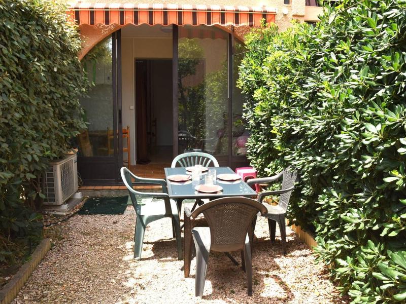 T2 rénové climatisé avec jardinet à 400m des plages - FR-1-610-97 - image 13