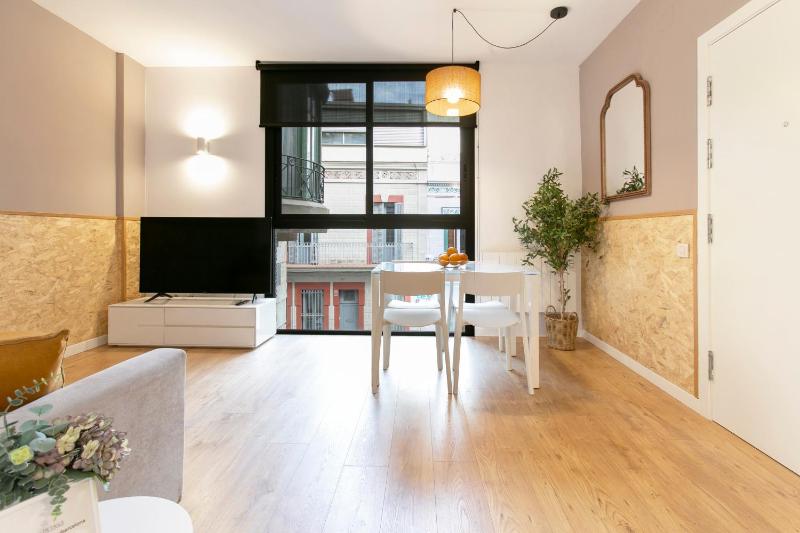 Chic and Modern Apartments in Gracia - image 8