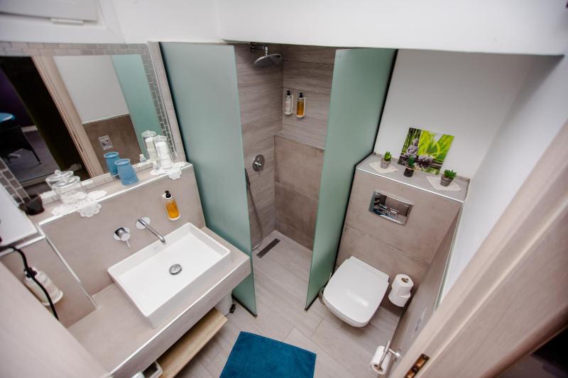 Comfort Triple Room with Shower image 3