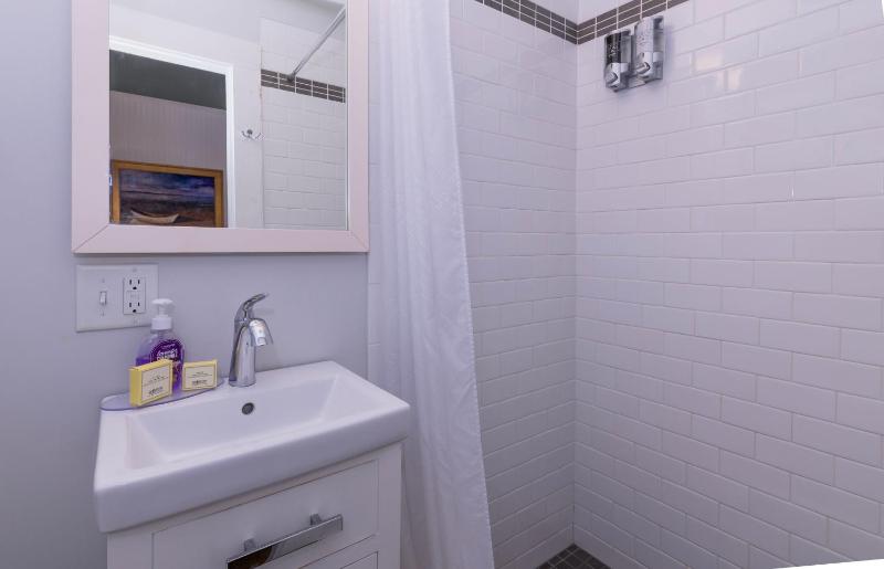 Junior Suite Queen Room with Ocean View #1 image 2