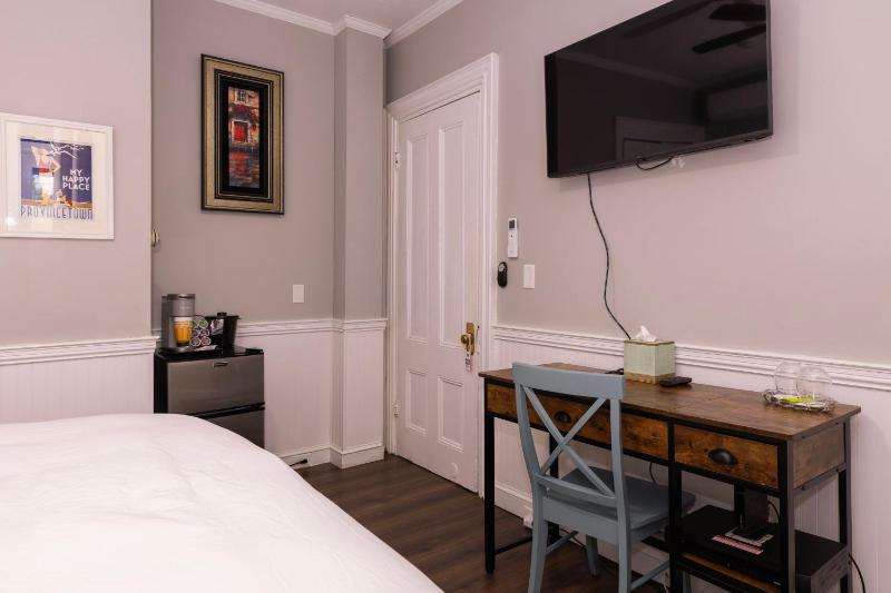 Superior Queen Room #8 image 4
