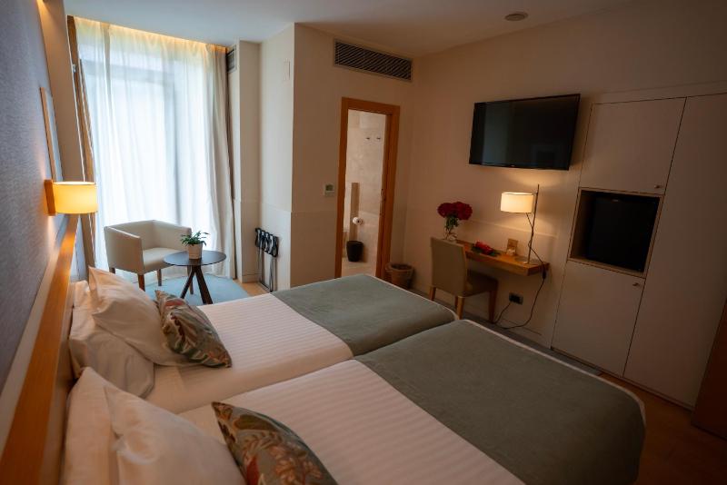 Double or Twin Room image 2