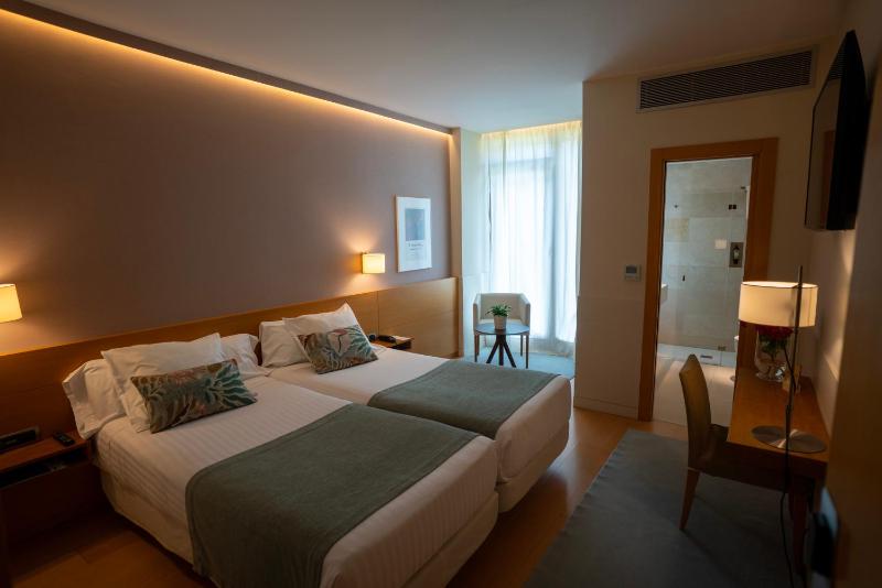 Double or Twin Room image 4