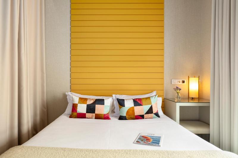 Small Interior Double Room image 3