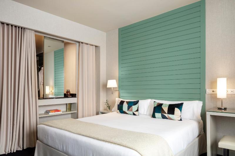 Urban Executive Room image 4