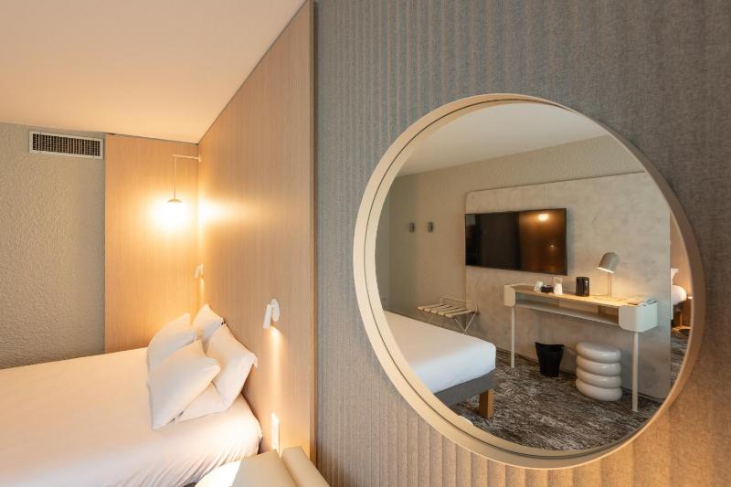 Executive Double Room with Sofa Bed image 4