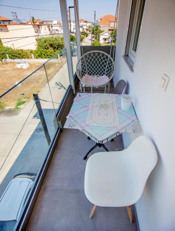 Studio with Balcony image 2