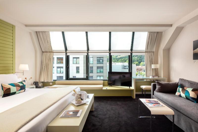 Junior Suite with Guggenheim views image 1