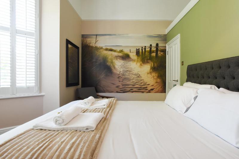 Air Maison - Parkview Oasis - Short Walk to Seafront - image 3