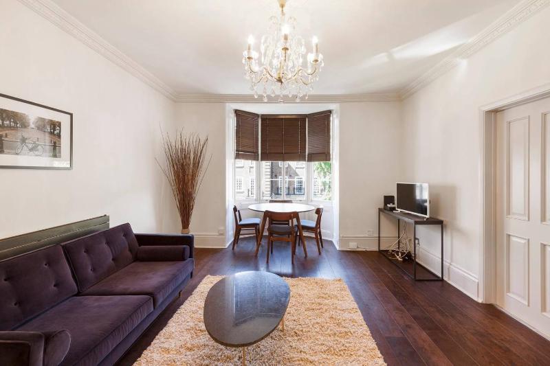 Elegant Airy 2 Bedroom Flat in Paddington Images
