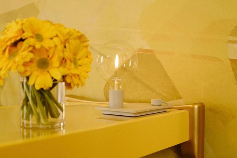 One-Bedroom Yellow King Suite with Kitchenette image 3