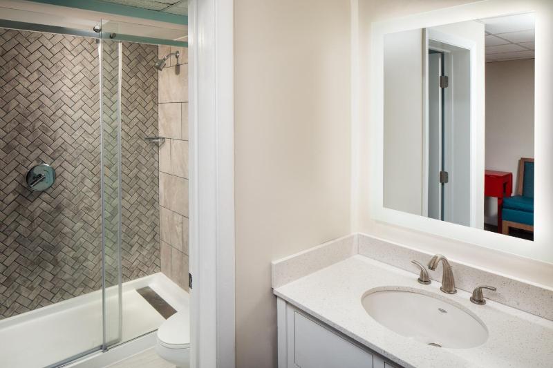 Double Room with 2 Double Beds and Pool View  image 3