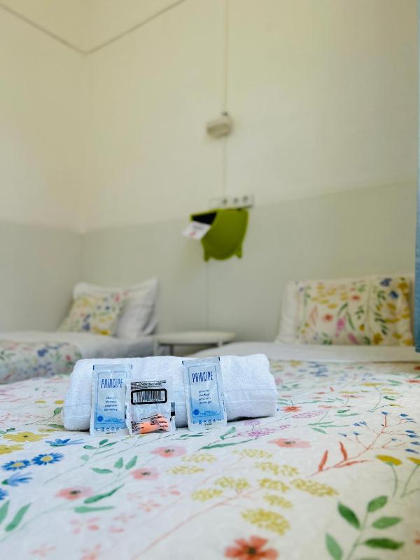 Twin Room with Shared Bathroom image 1