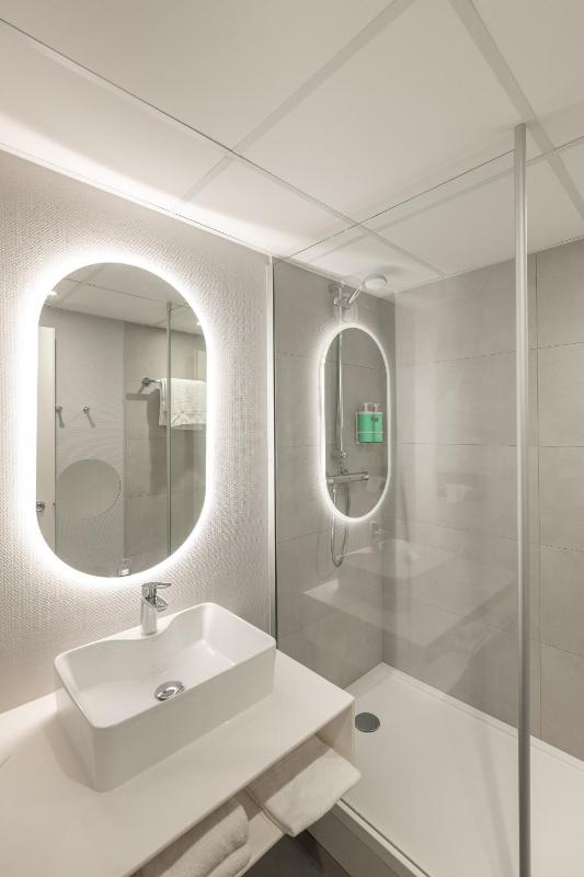 2 Adjacent Rooms image 4