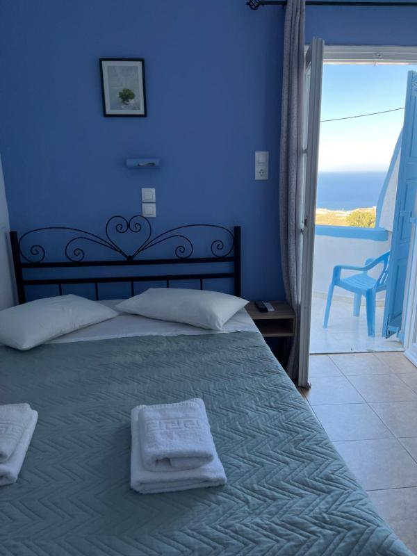 Double Room with Balcony and Sea View image 4