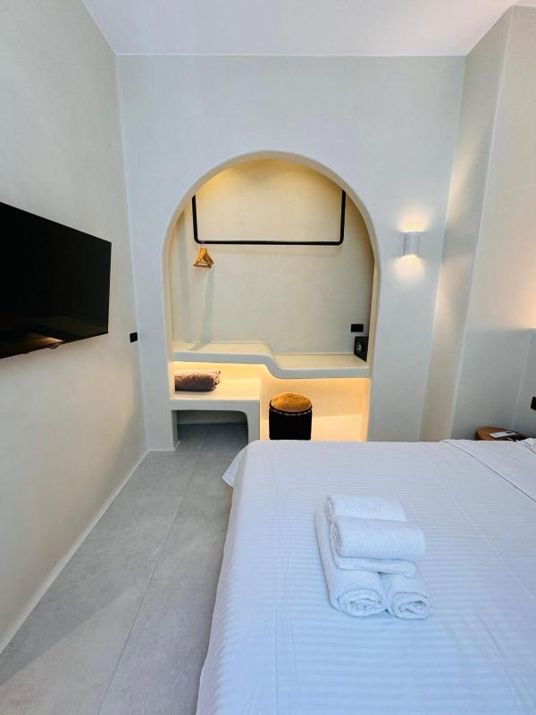 Deluxe Double Room image 2