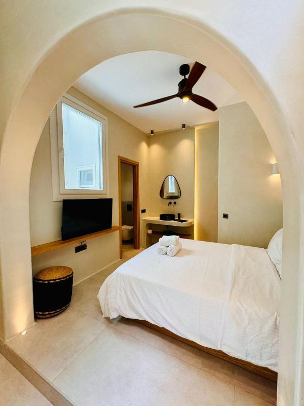 Deluxe Double Room image 3