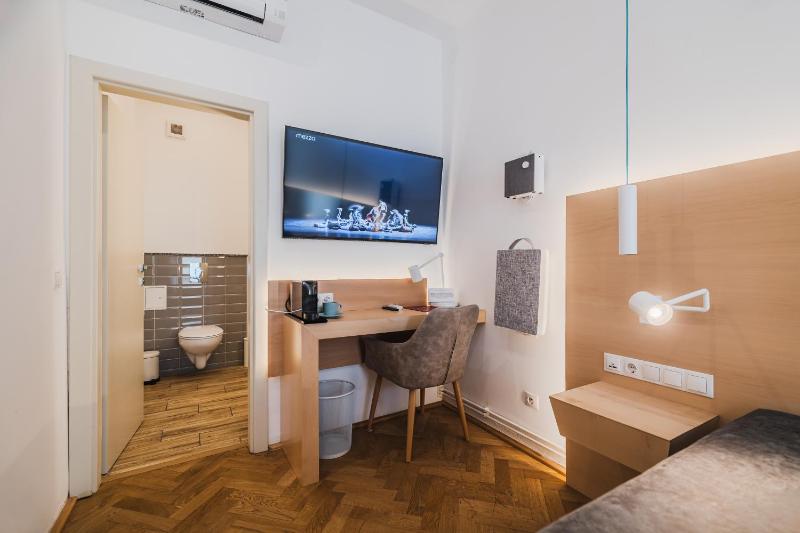 Single Room image 2