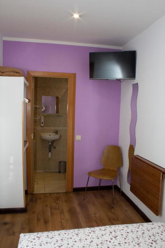 Single Room image 3