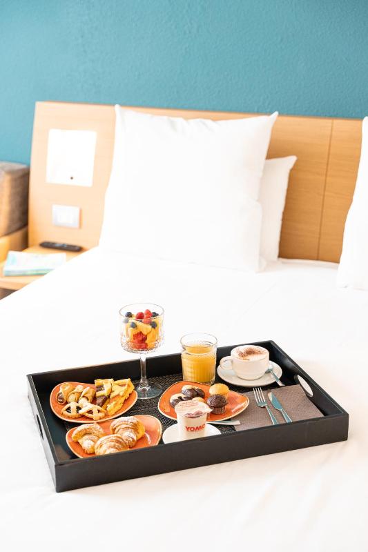 2 Adjacent Rooms image 2