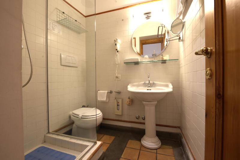 Classic Single Room image 4