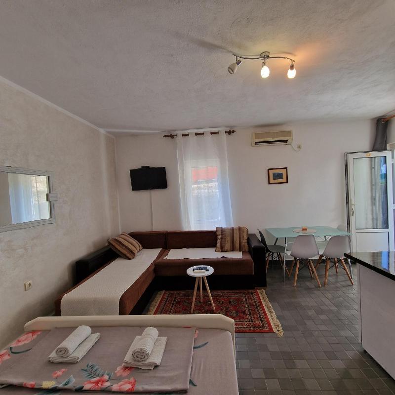 Studio Apartment with Balcony image 2