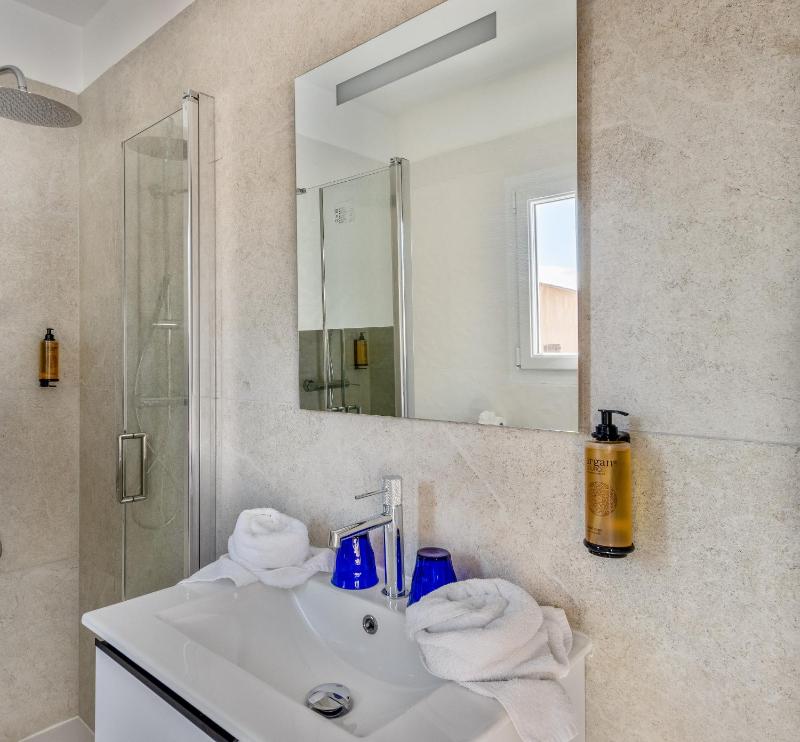 Confort Double Room with Partial Seaview (third floor) image 1
