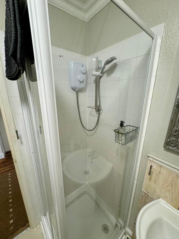 Double Room with Private Bathroom image 3
