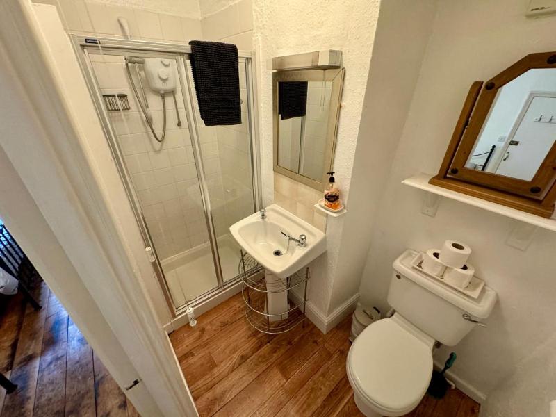 Twin Room with Garden View image 2