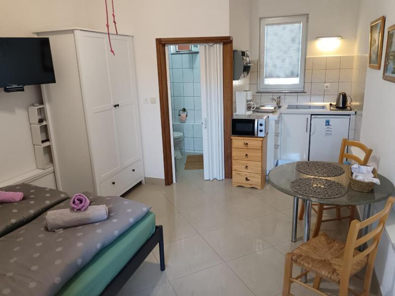Studio Apartment in Biograd na Moru with Terrace Air Conditioning Wi-Fi (4818-8) - image 7