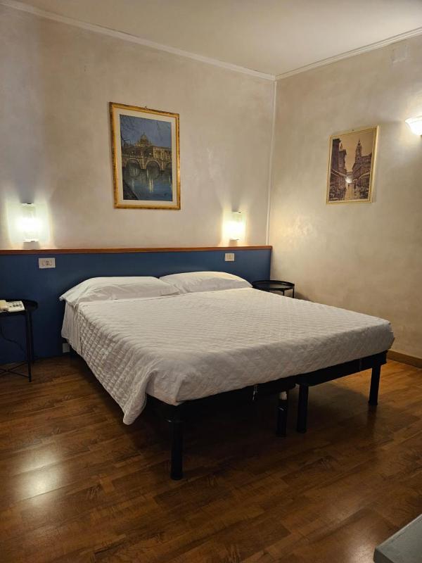 Standard Double or Twin Room image 1