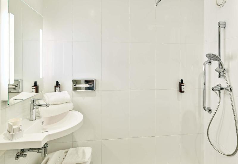 Double Room - Disability Access image 1