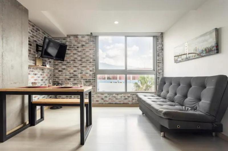 San Peter Aparta Suite en La 70 Laureles - image 12