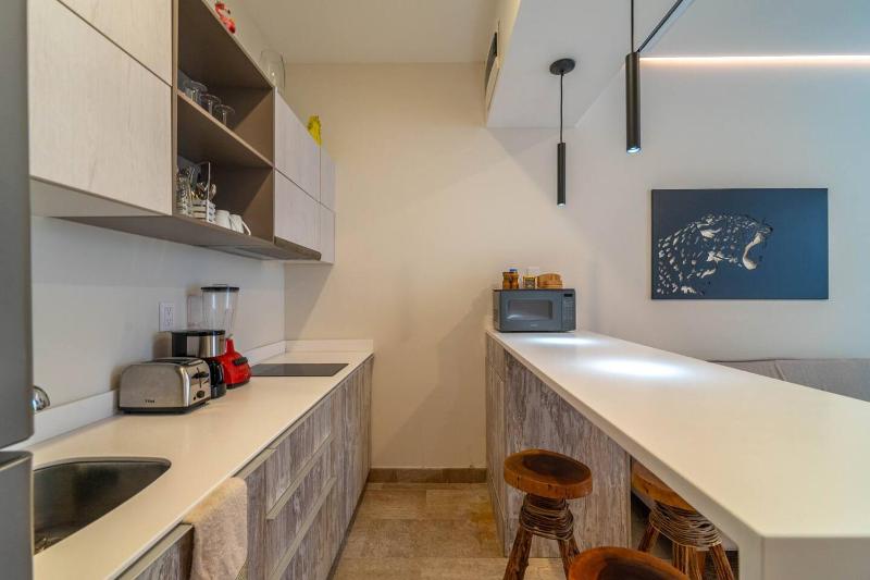 Stylish Boho Studio with Rooftop Pool - image 15