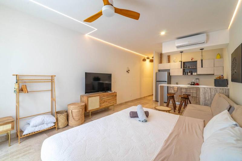Stylish Boho Studio with Rooftop Pool - image 27