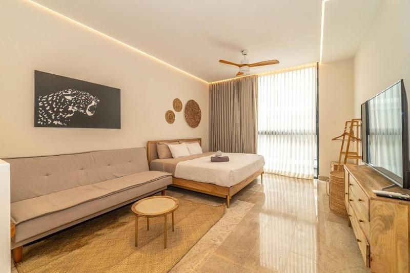 Stylish Boho Studio with Rooftop Pool - image 21