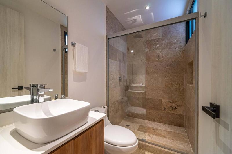 King Suite with Balcony Gym and Rooftop Pool - image 9