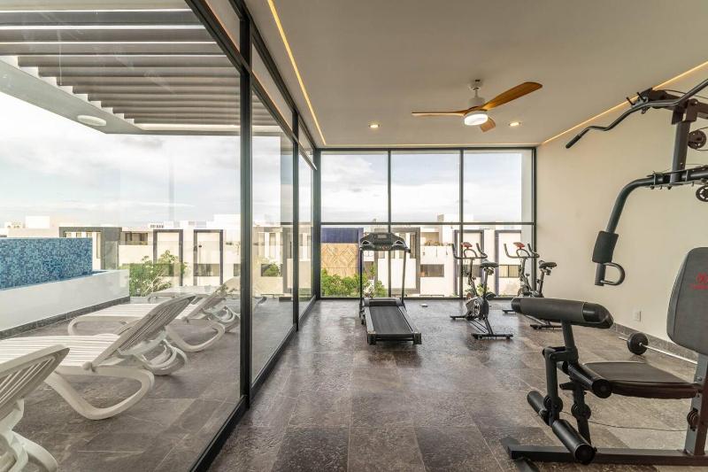 Stylish Boho Studio with Rooftop Pool - image 16
