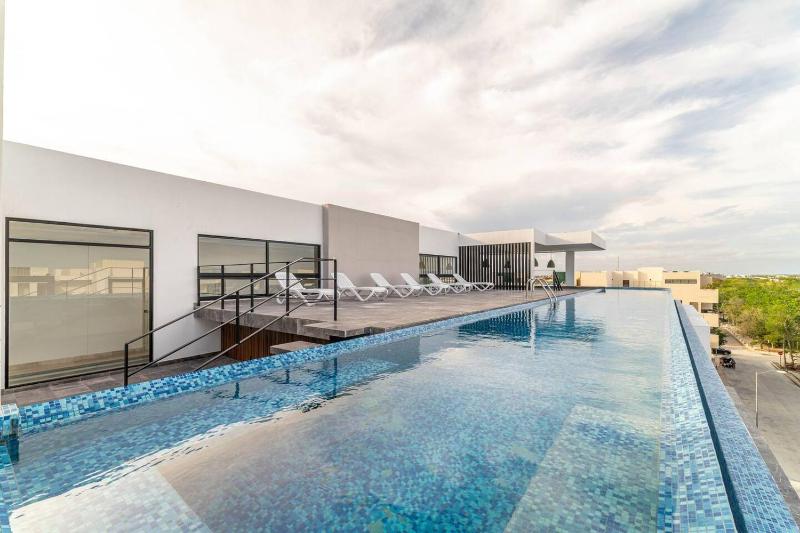 Stylish Boho Studio with Rooftop Pool - image 20