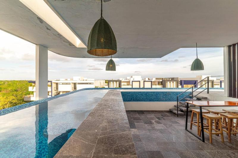 Stylish Boho Studio with Rooftop Pool - image 18