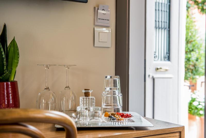 Hotel Off - image 9