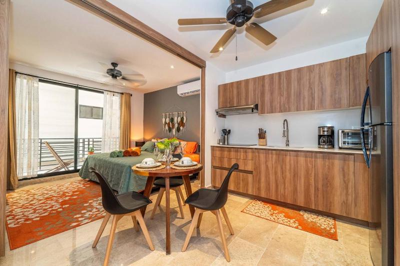King Suite with Private Balcony Rooftop Pool Gym - image 12