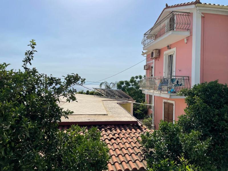 Studio with Balcony image 2