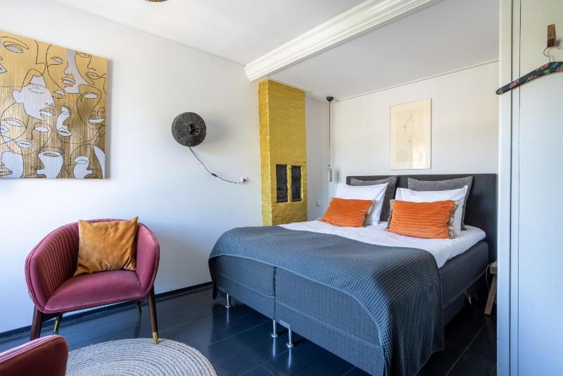 Double Room with Private Bathroom image 1
