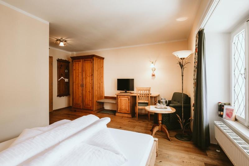 Standard Double Room image 3