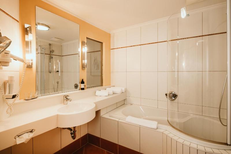 Deluxe Double Room image 3