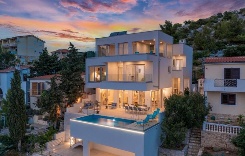 Luxury villa Fleur with pool - image 12
