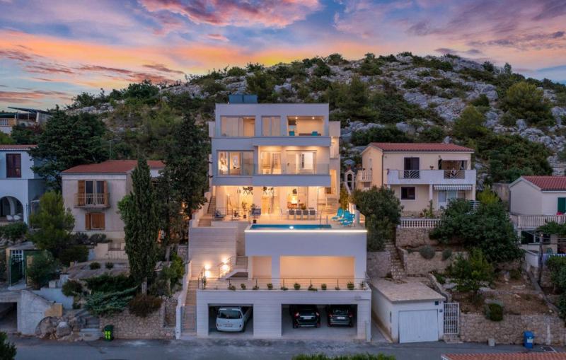 Luxury villa Fleur with pool - image 6
