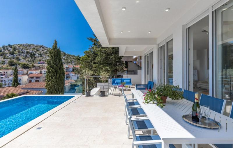 Luxury villa Fleur with pool - image 39