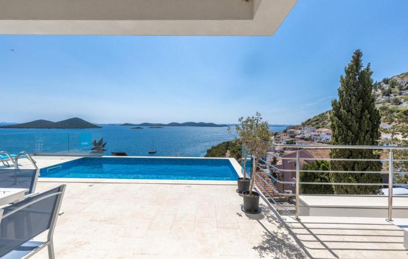 Luxury villa Fleur with pool - image 36